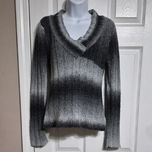 Arizona Jean Company Two Tone Gray Ombre V-Neck Sweater Size Medium